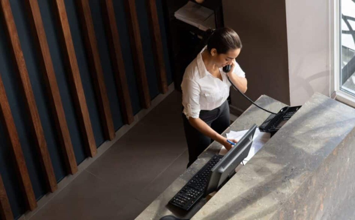 latin-american-hotel-receptionist-taking-a-phonecall-picture-id1068158520-1044×587