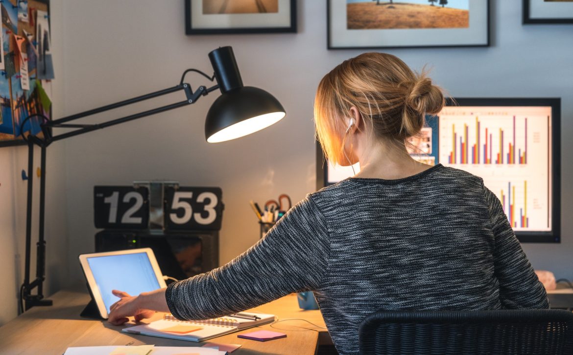 avverbi di luogo in inglese