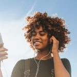 Imparare l'inglese con la musica pop: le hit del 2023
