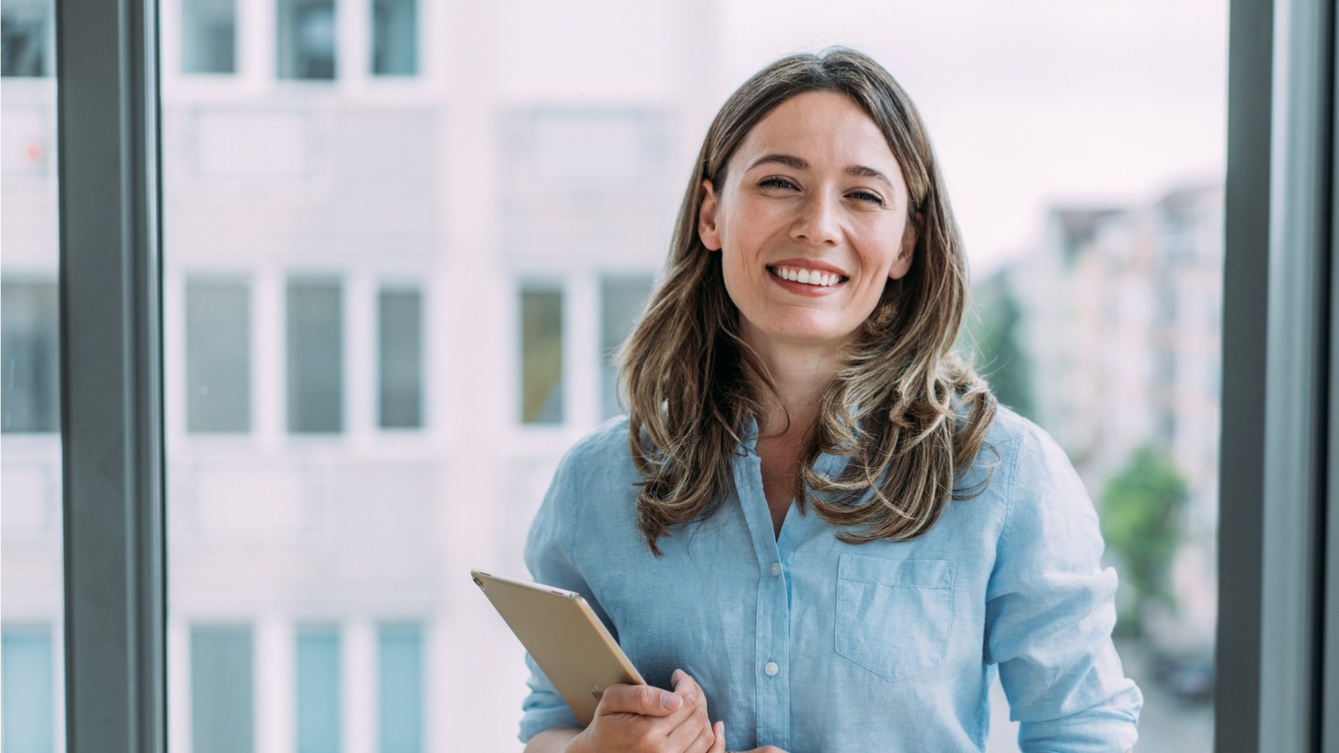 donna-daffari-fiduciosa-in-un-ufficio-moderno.jpg_s=1024×1024&w=is&k=20&c=VNpDg4tnE8-iMuvl6IlwtgkQ73leFI61po6osJgUX7Y=