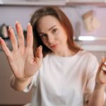 Significato di Red Flag, Gaslighting e Love Bombing
